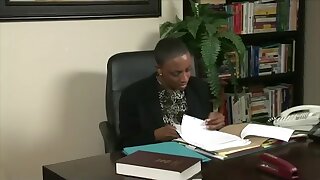 African-American boss shoots her secretary - Elexis Monroe & Sincerre LeMor